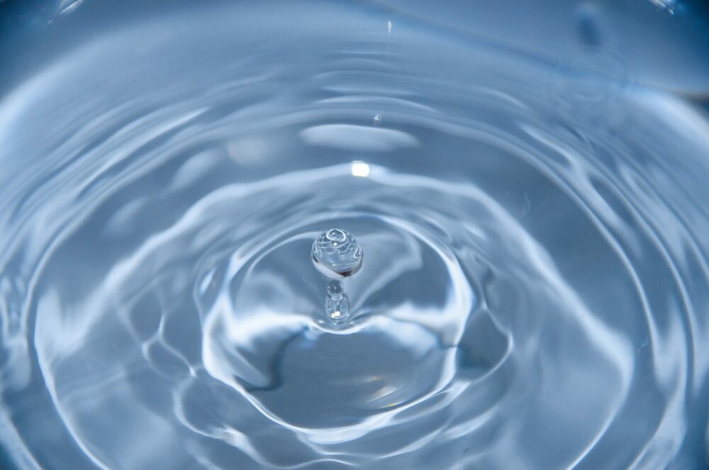 Blue Waterdrop by David Beckner|unsplash